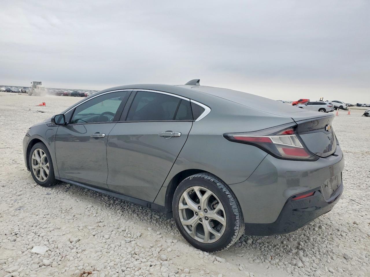 2017 CHEVROLET VOLT PREMIER photo 2