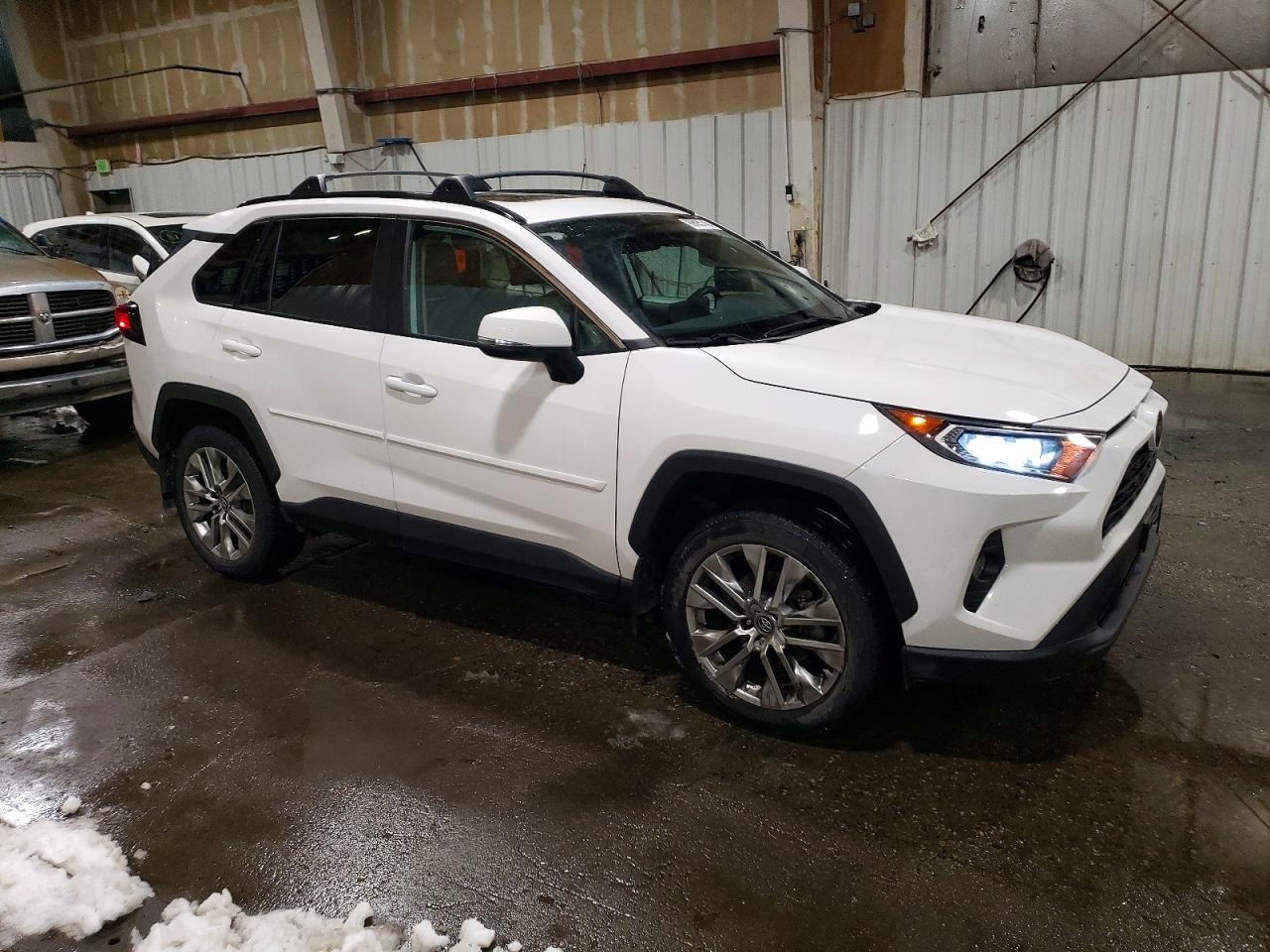 2019 TOYOTA RAV4 XLE PREMIUM photo 4