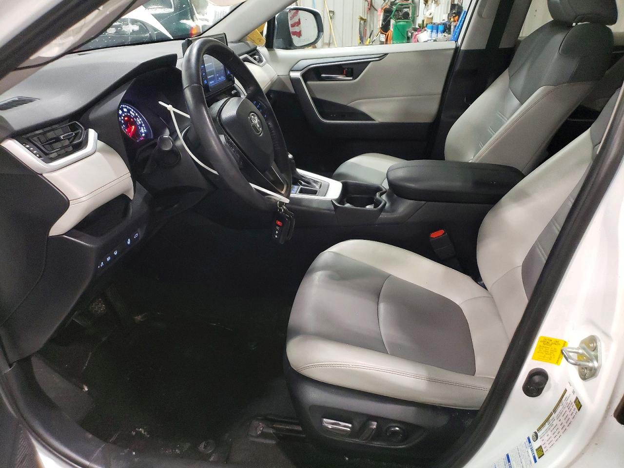 2019 TOYOTA RAV4 XLE PREMIUM photo 7