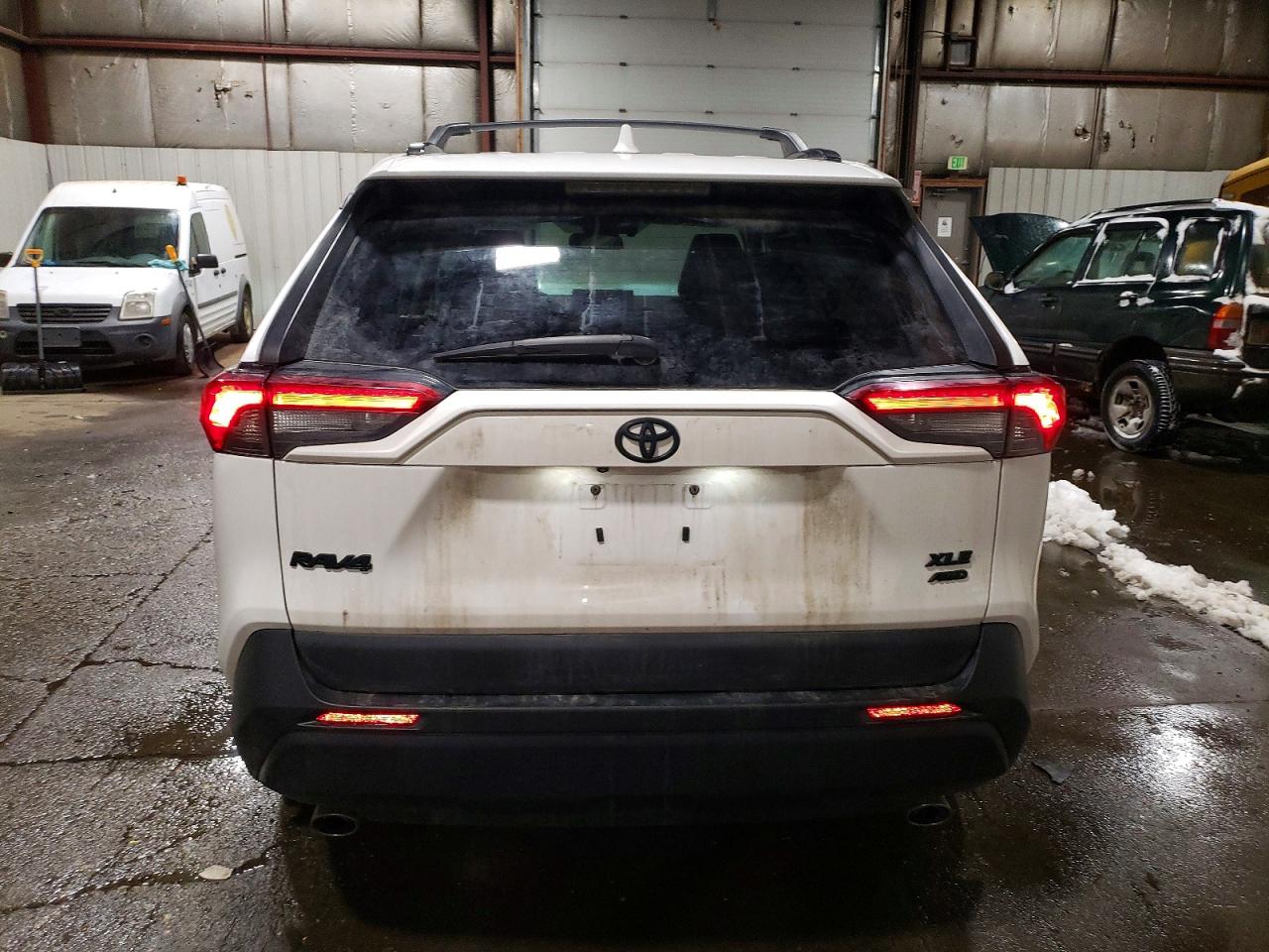2019 TOYOTA RAV4 XLE PREMIUM photo 6