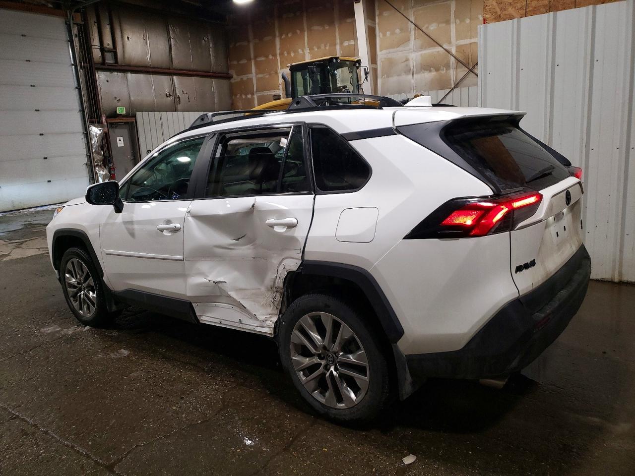 2019 TOYOTA RAV4 XLE PREMIUM photo 2