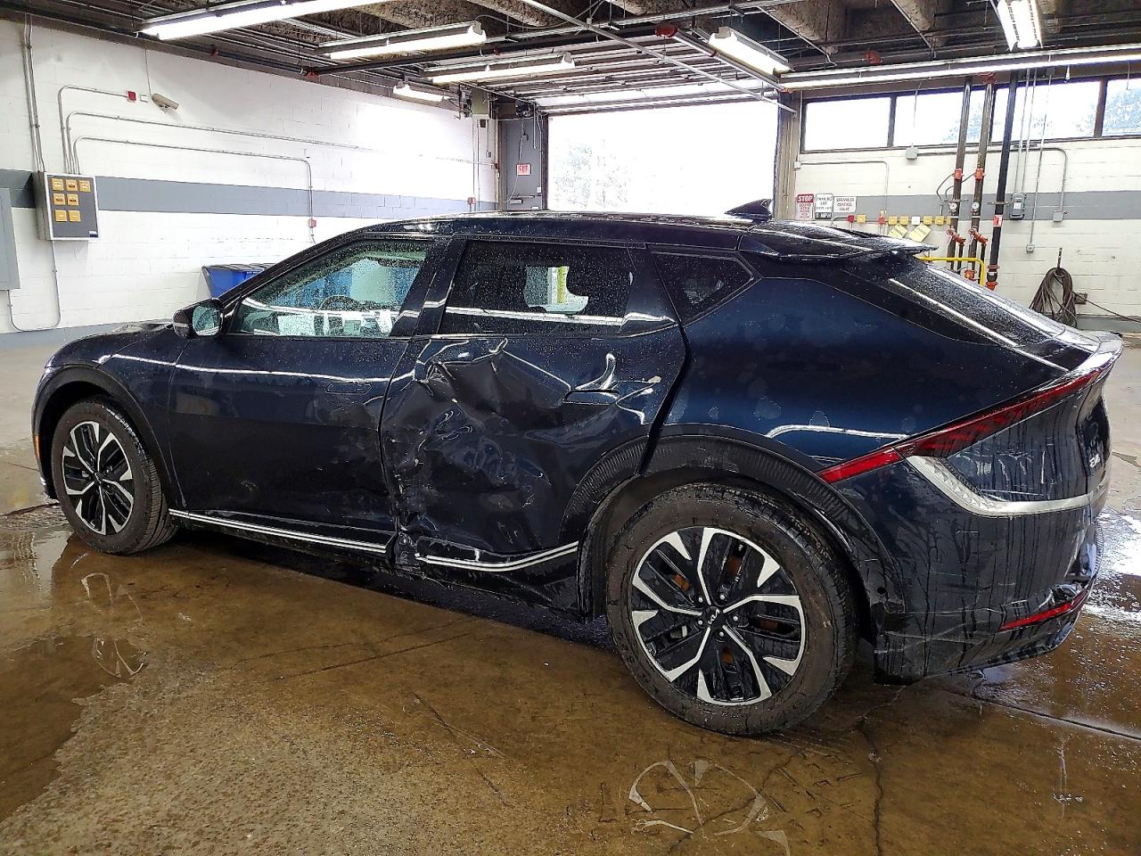 2023 KIA EV6 WIND photo 2