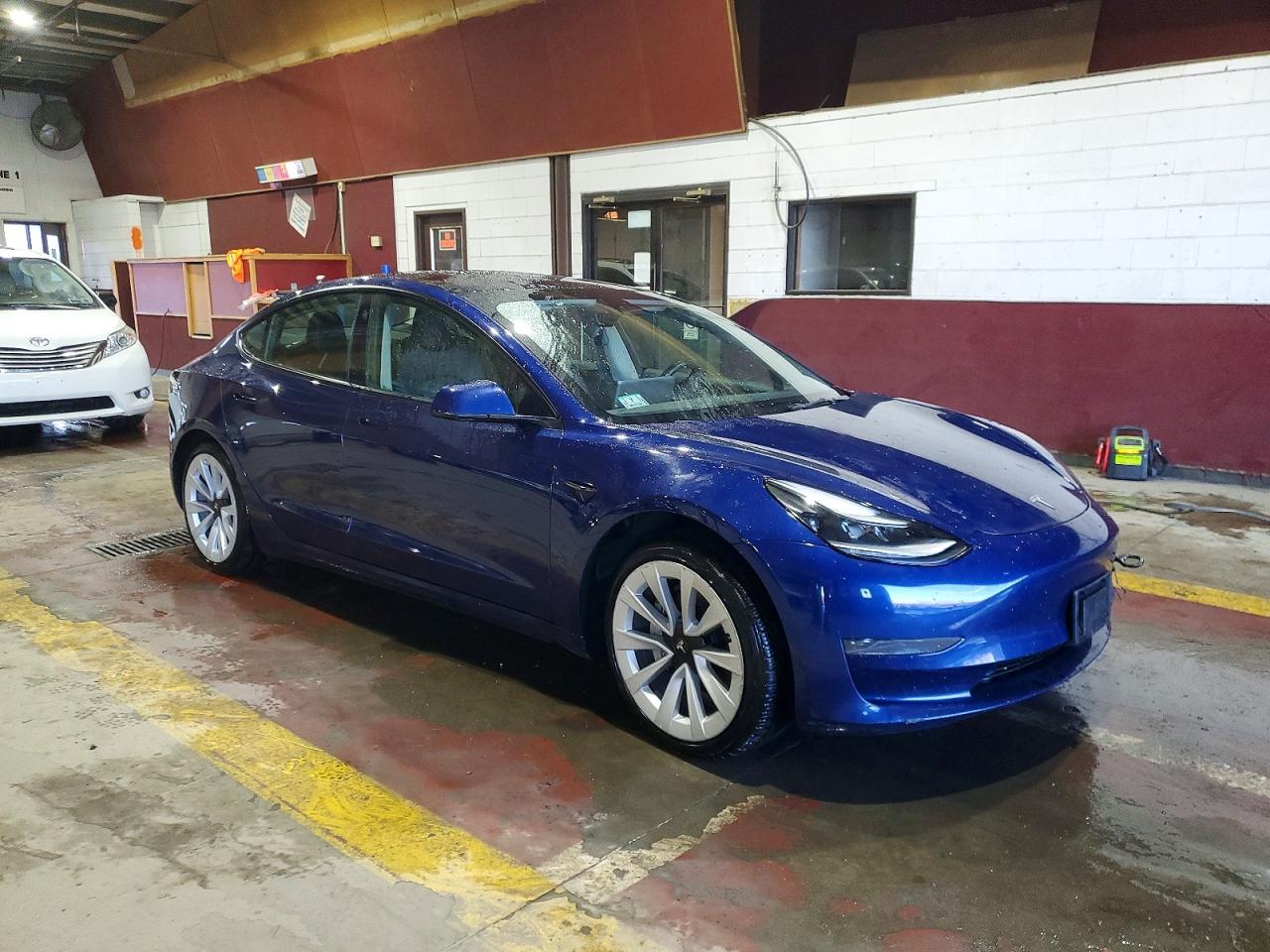 2022 TESLA MODEL 3 photo 4