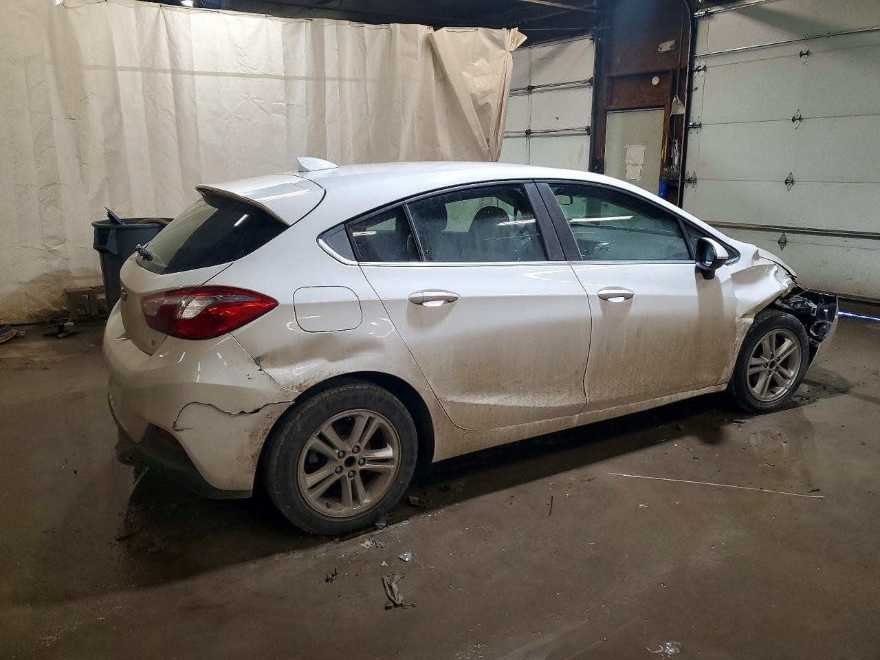 2017 CHEVROLET CRUZE LT photo 3