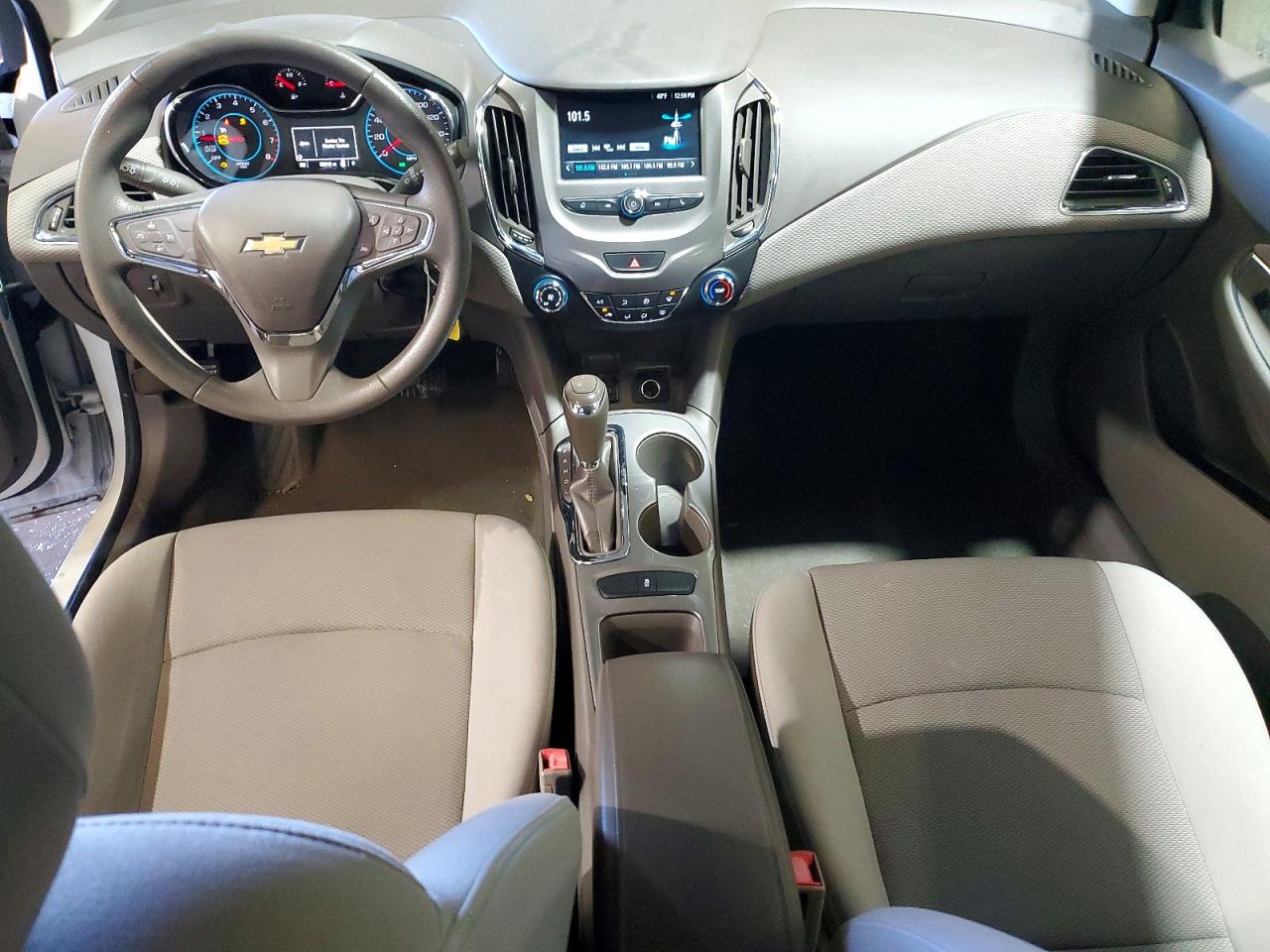 2017 CHEVROLET CRUZE LT photo 8