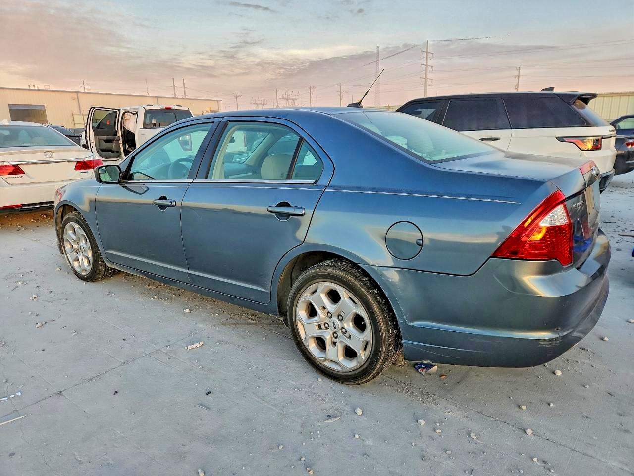 2011 FORD FUSION SE photo 2