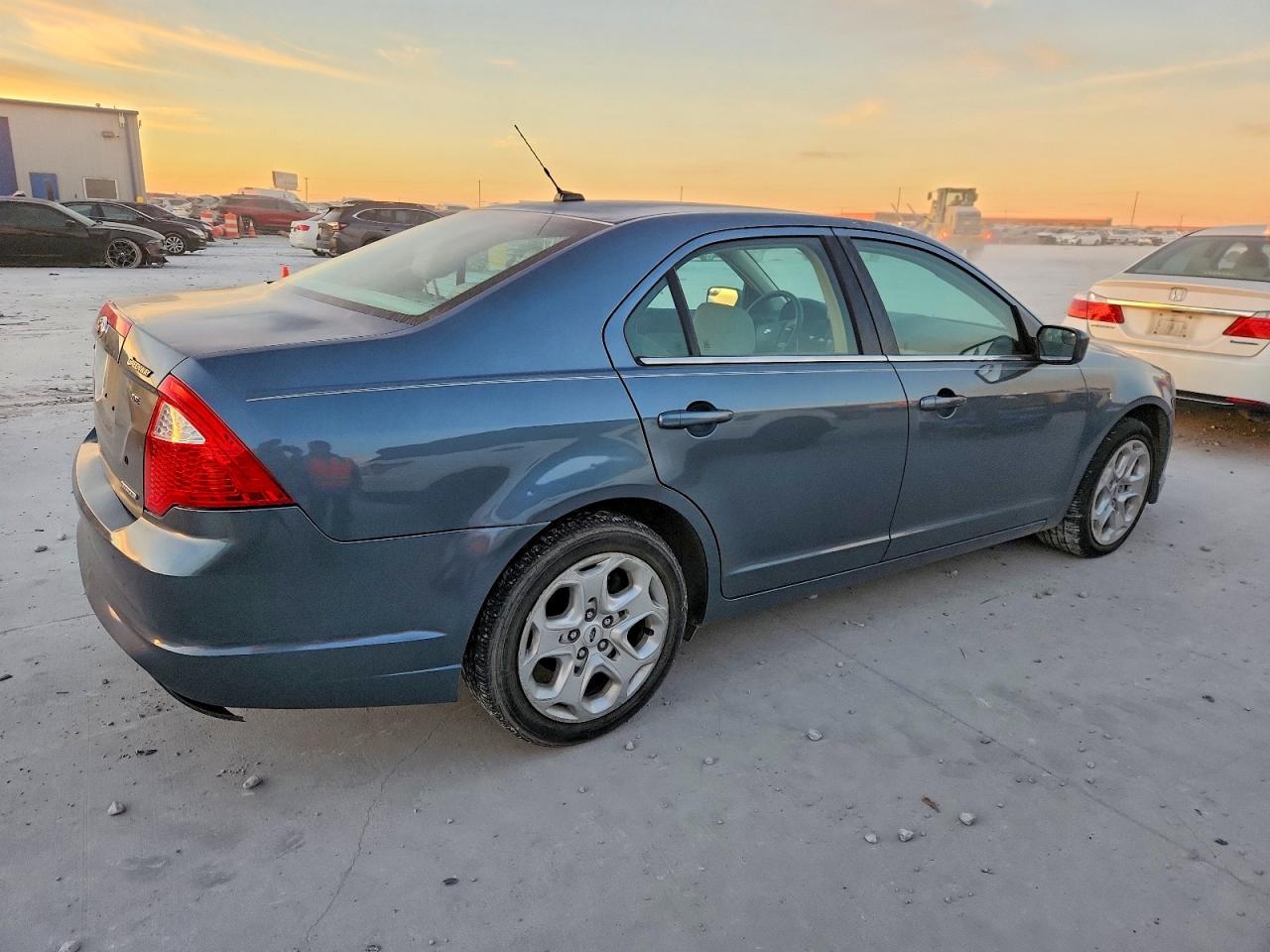 2011 FORD FUSION SE photo 3