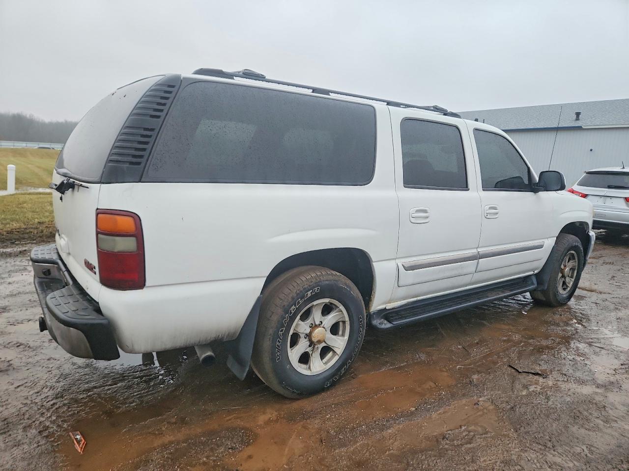 2003 GMC YUKON XL K1500 photo 3