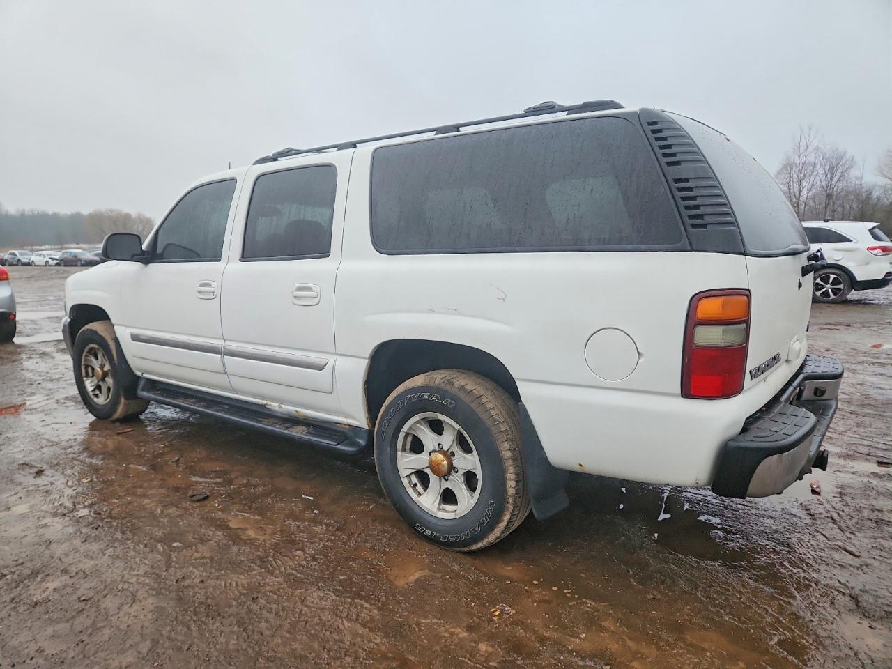 2003 GMC YUKON XL K1500 photo 2