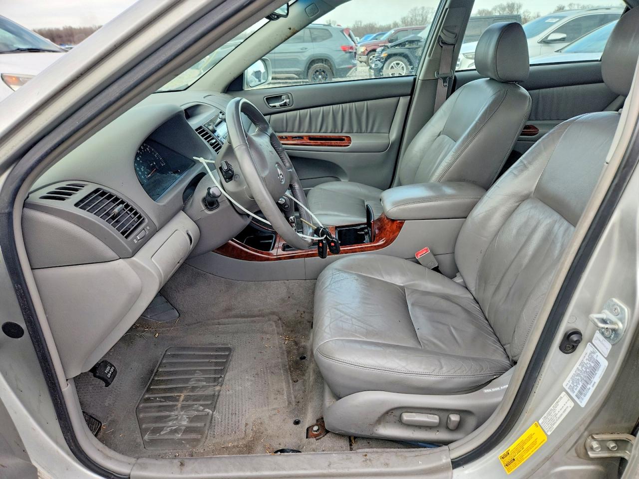 2002 TOYOTA CAMRY LE photo 7