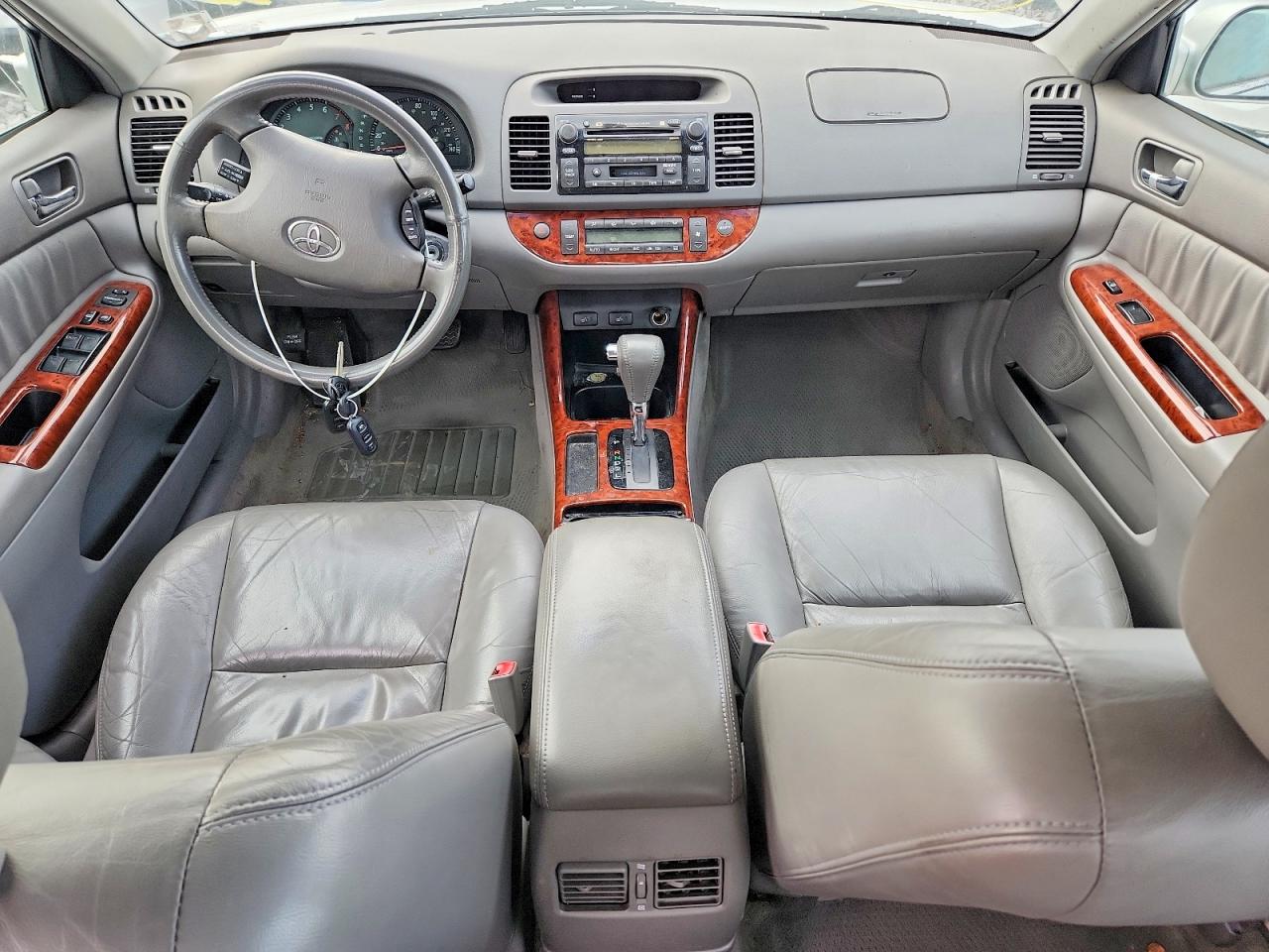 2002 TOYOTA CAMRY LE photo 8
