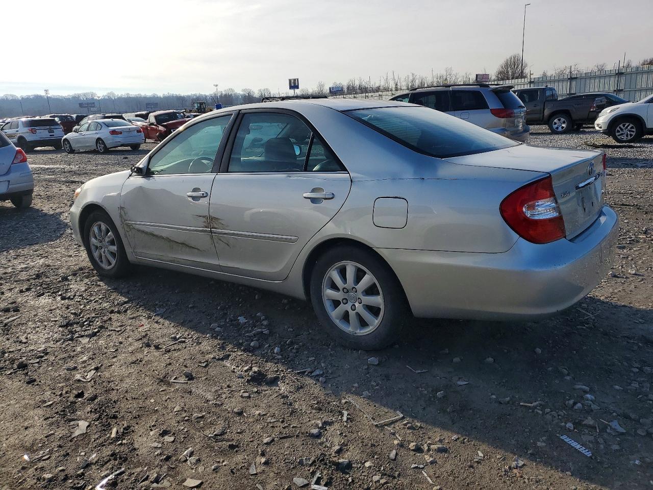 2002 TOYOTA CAMRY LE photo 2