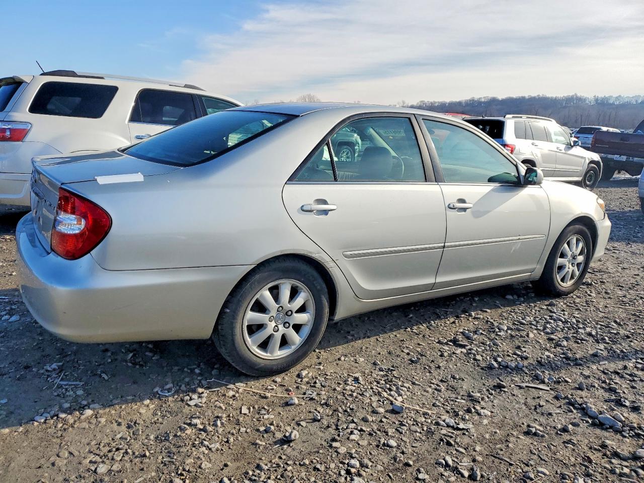 2002 TOYOTA CAMRY LE photo 3