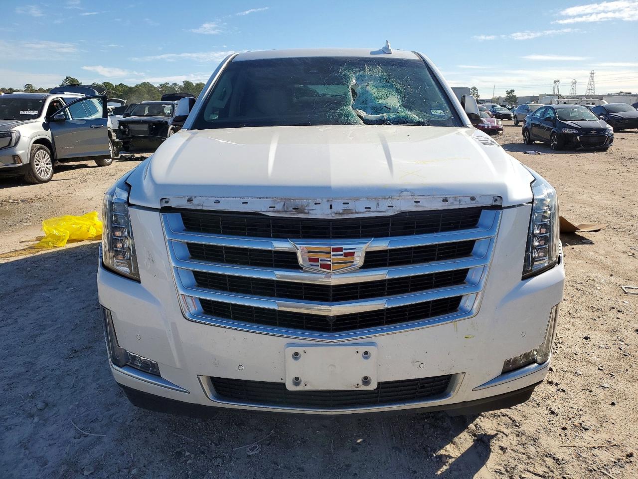 2016 CADILLAC ESCALADE LUXURY photo 5