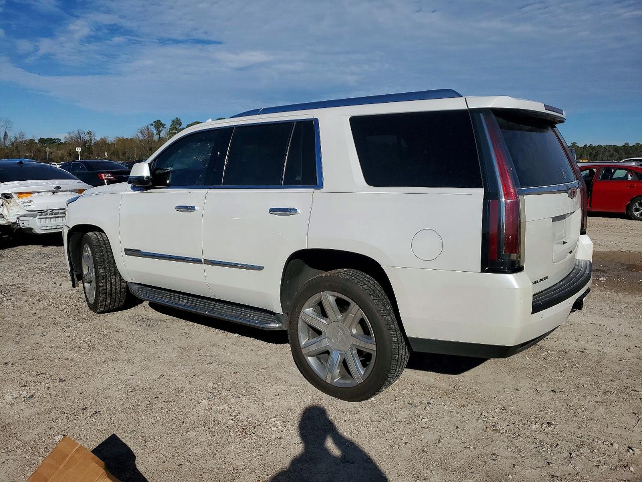 2016 CADILLAC ESCALADE LUXURY photo 2