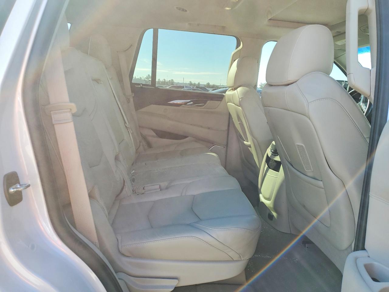 2016 CADILLAC ESCALADE LUXURY photo 11