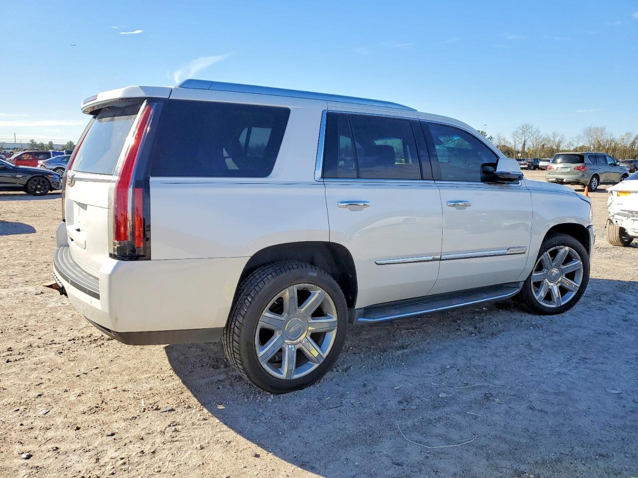 2016 CADILLAC ESCALADE LUXURY photo 3