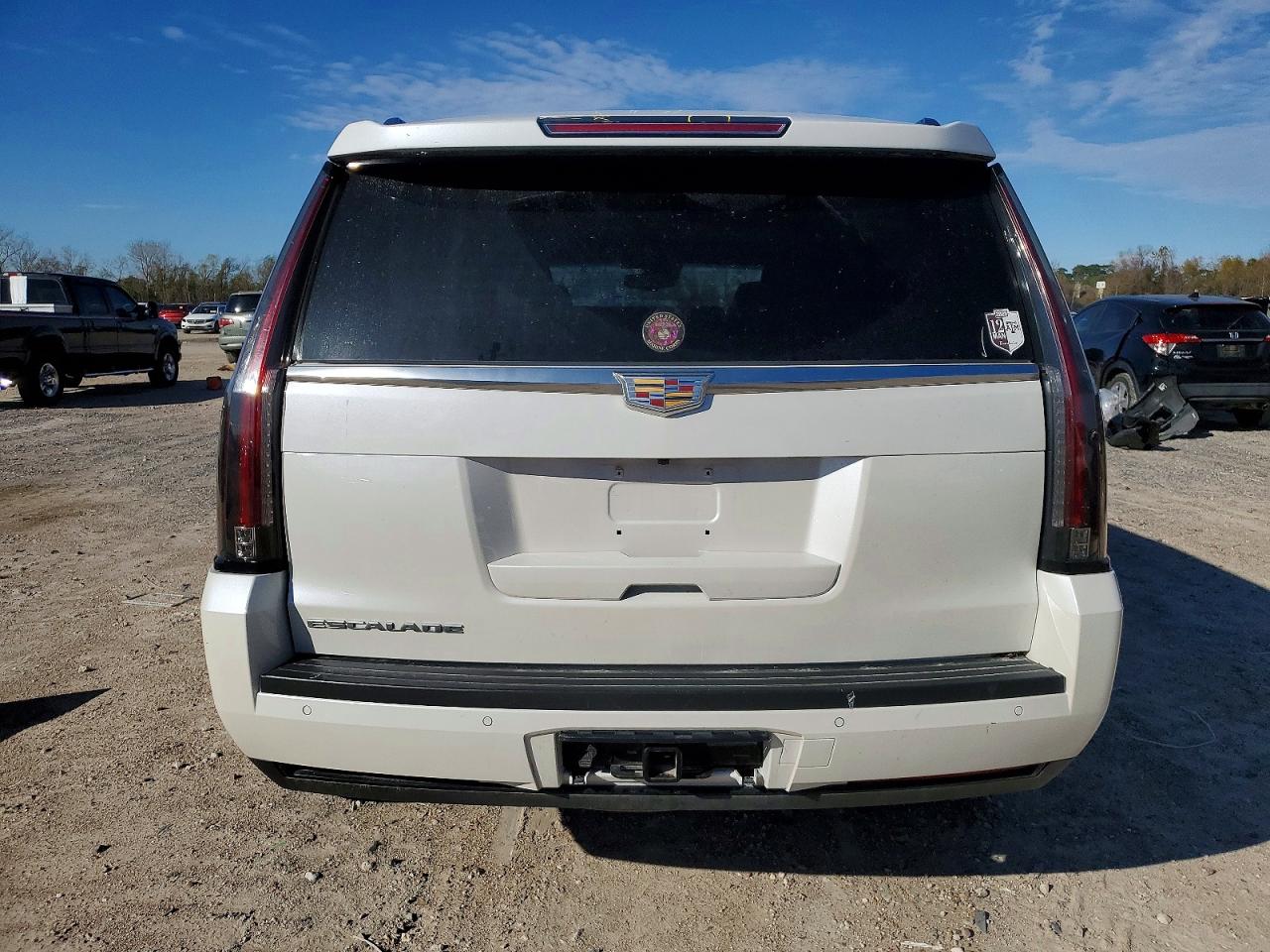 2016 CADILLAC ESCALADE LUXURY photo 6