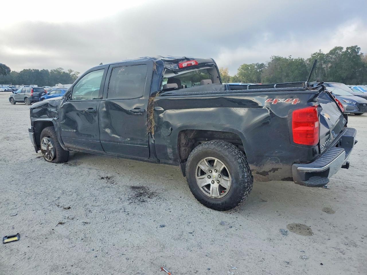 2015 CHEVROLET SILVERADO K1500 LT photo 2