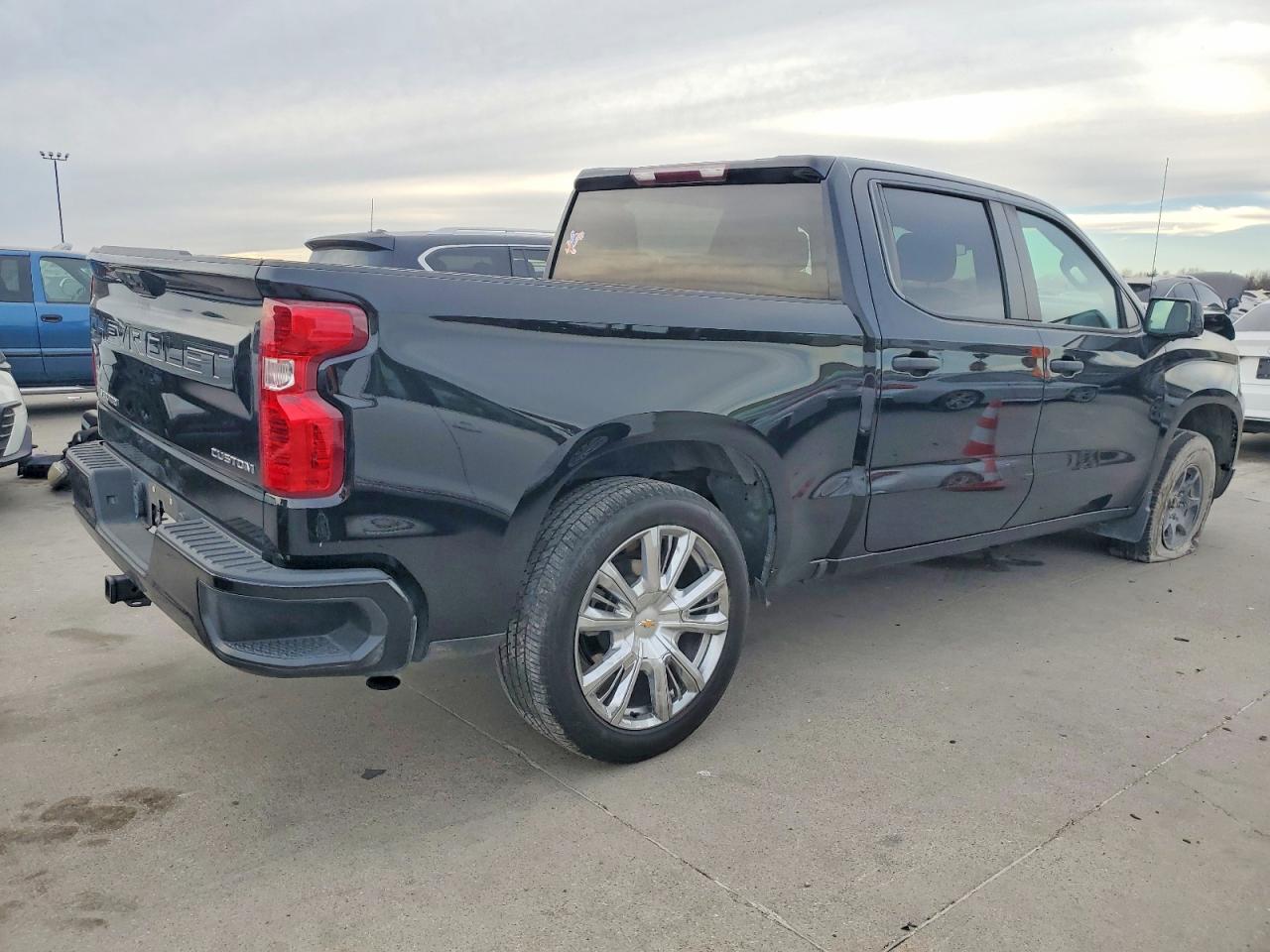 2023 CHEVROLET SILVERADO C1500 CUSTOM photo 3