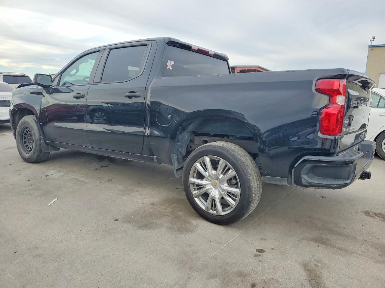 2023 CHEVROLET SILVERADO C1500 CUSTOM photo 2