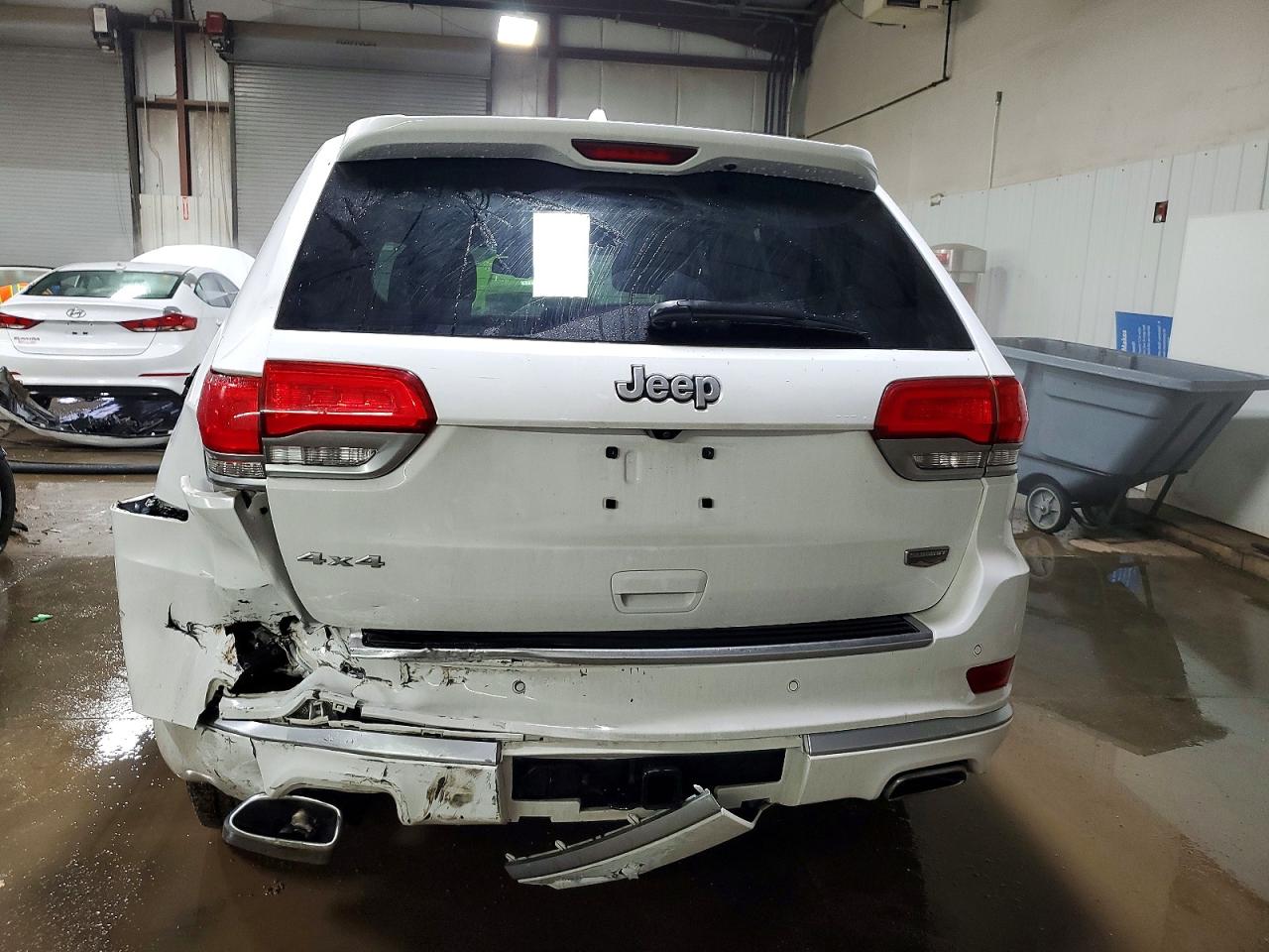 2016 JEEP GRAND CHEROKEE SUMMIT photo 6