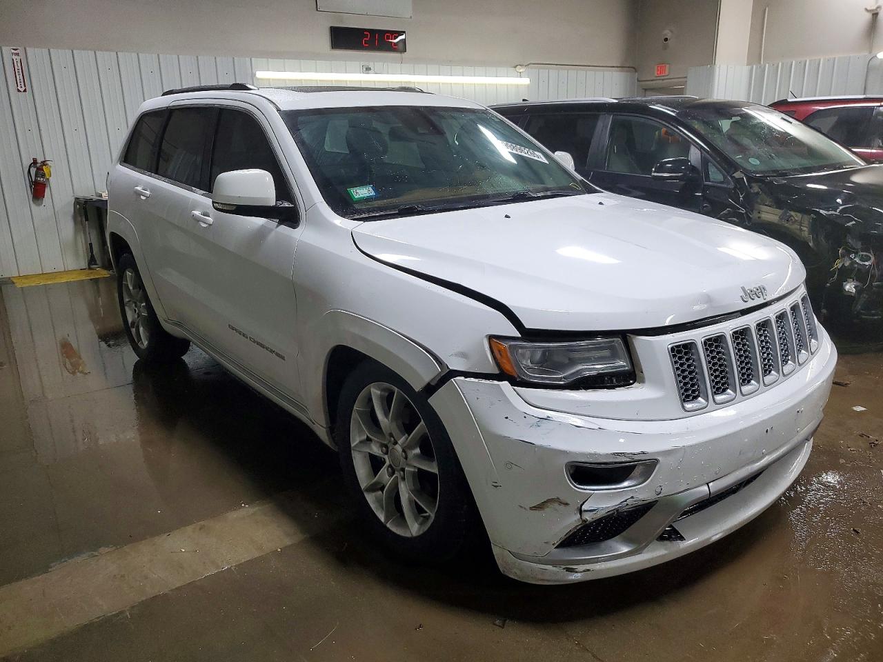 2016 JEEP GRAND CHEROKEE SUMMIT photo 4