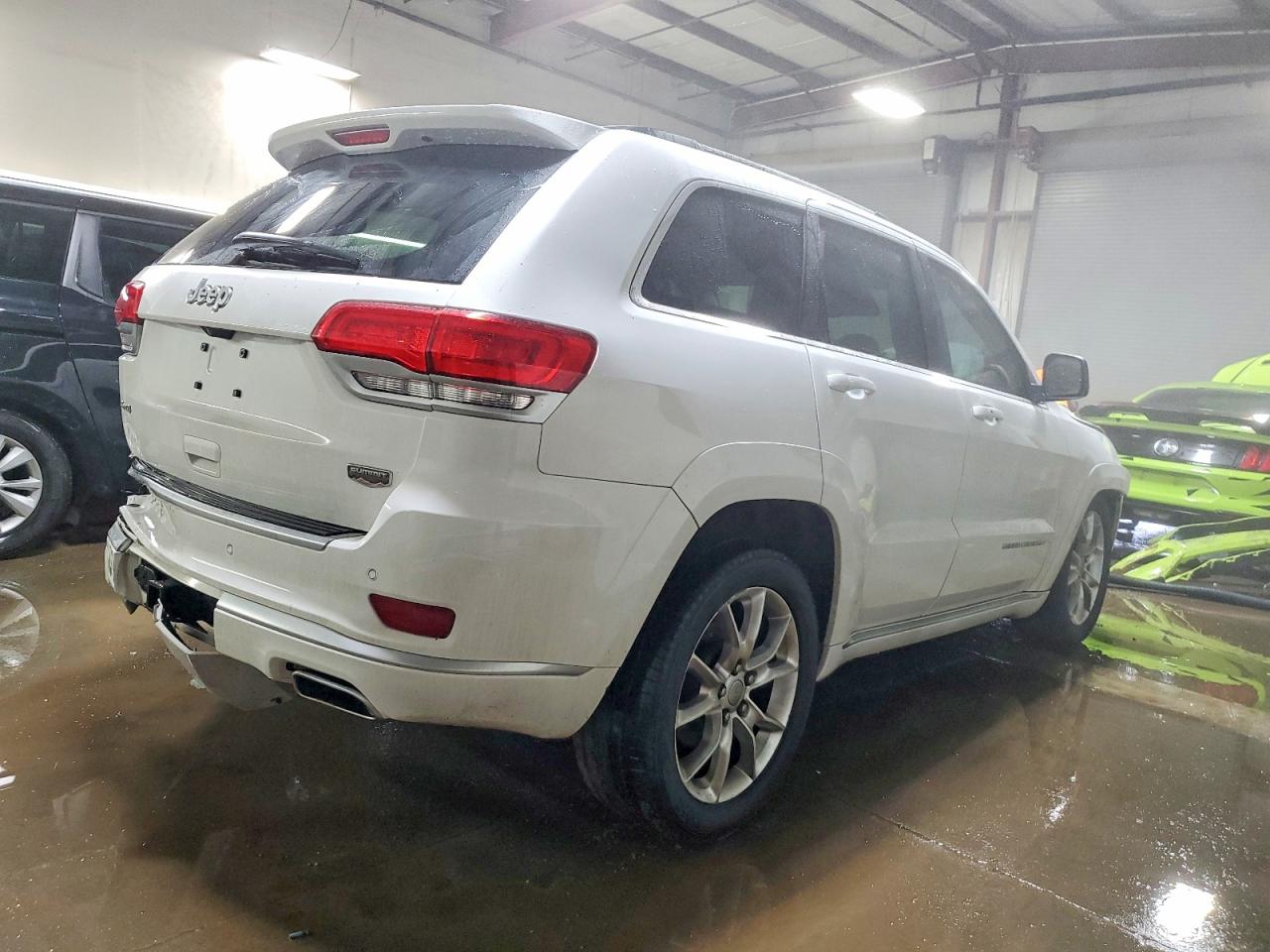 2016 JEEP GRAND CHEROKEE SUMMIT photo 3
