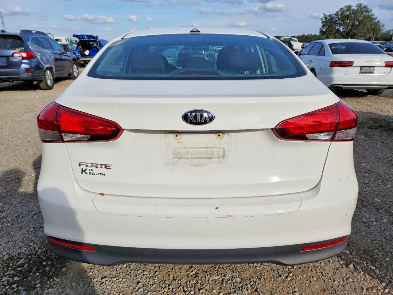 2017 KIA FORTE LX photo 6