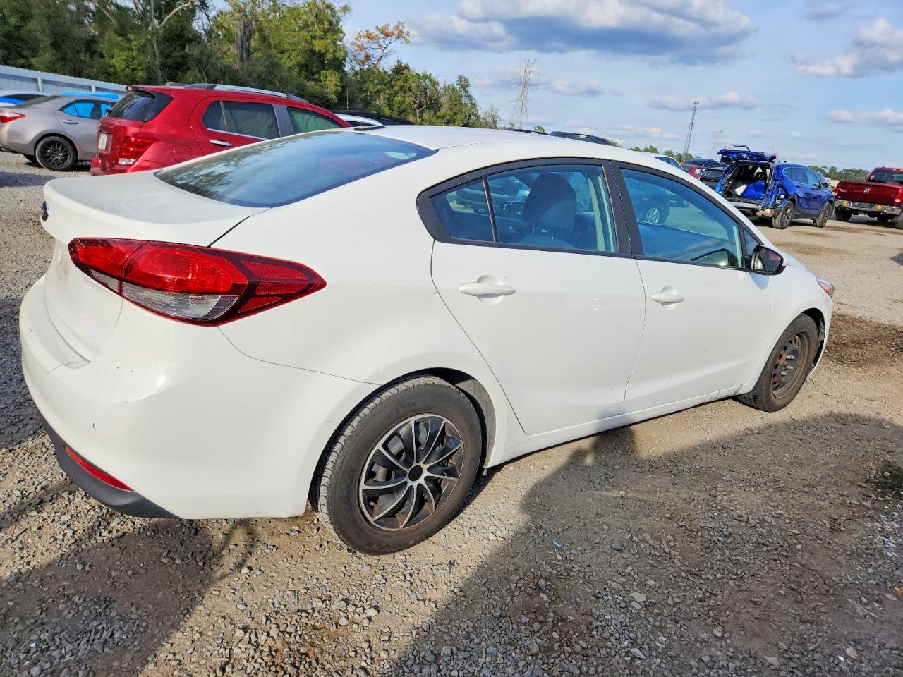 2017 KIA FORTE LX photo 3