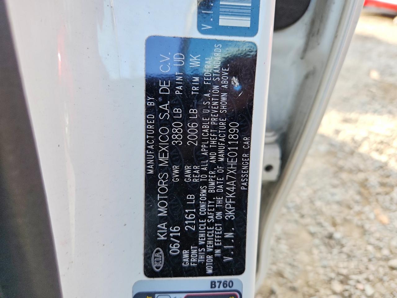 2017 KIA FORTE LX photo 12