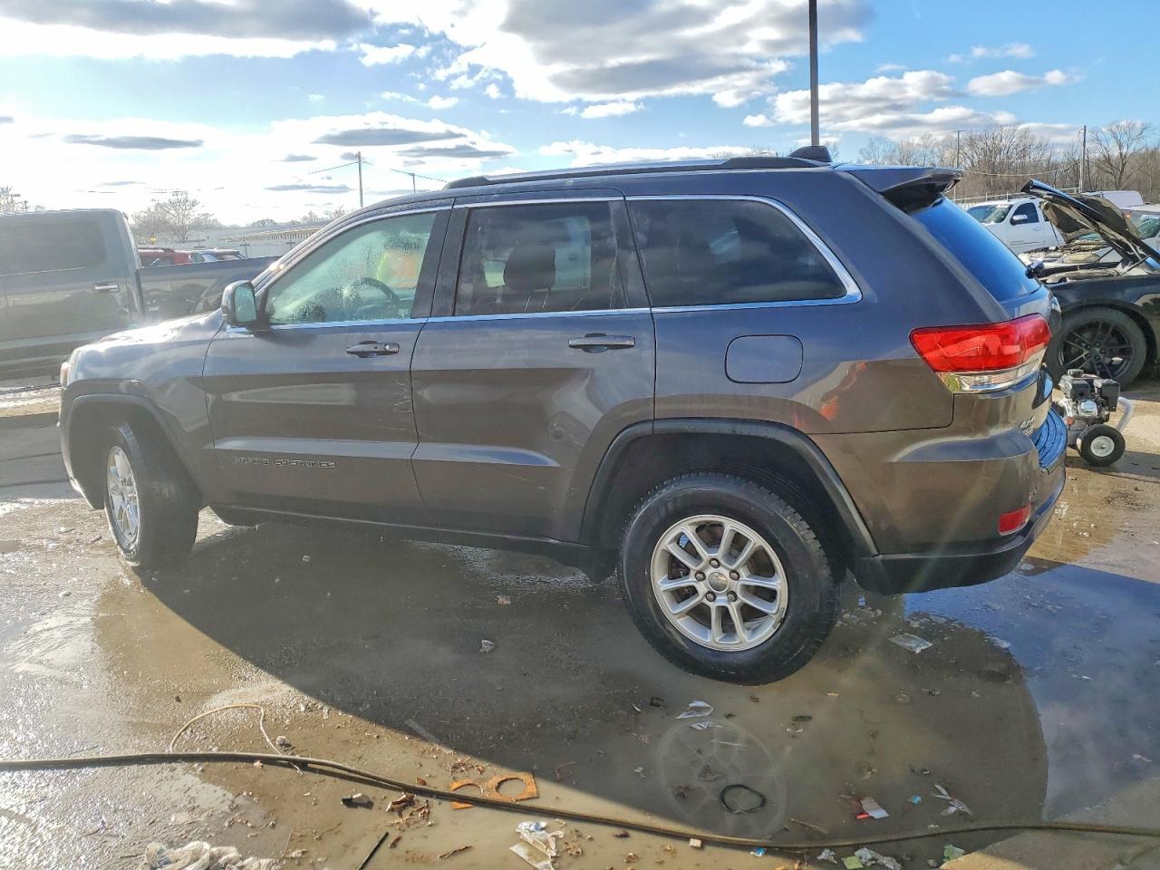 2018 JEEP GRAND CHEROKEE LAREDO photo 2