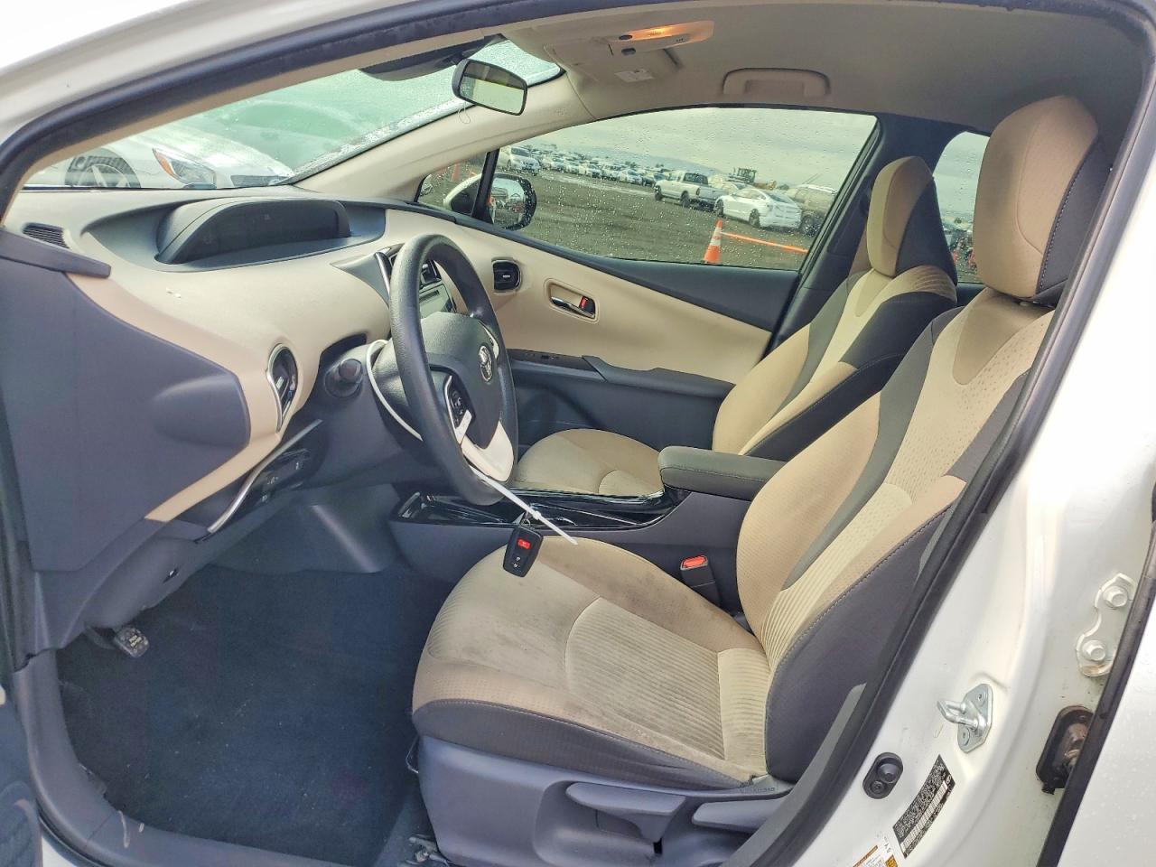 2017 TOYOTA PRIUS photo 7