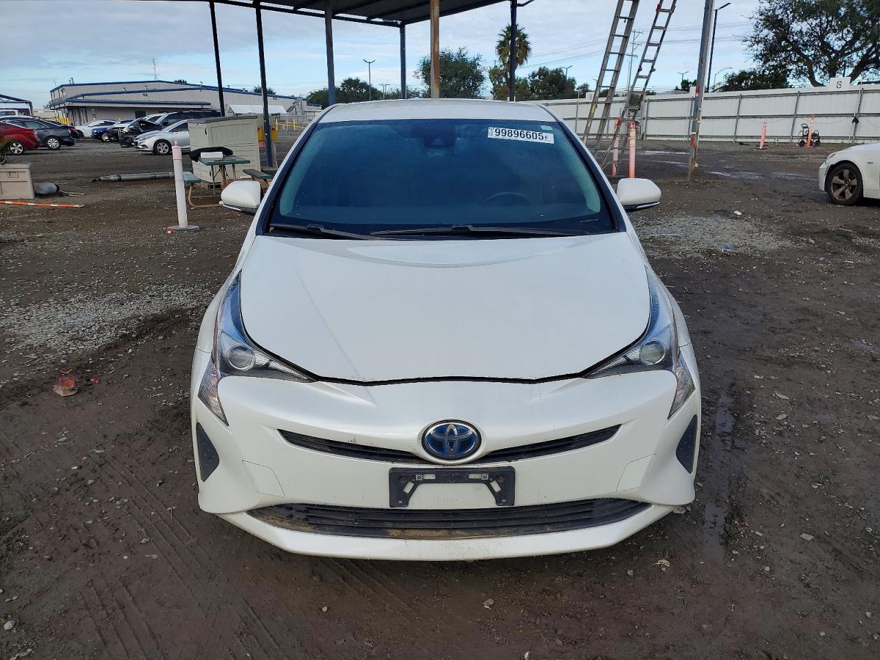 2017 TOYOTA PRIUS photo 5
