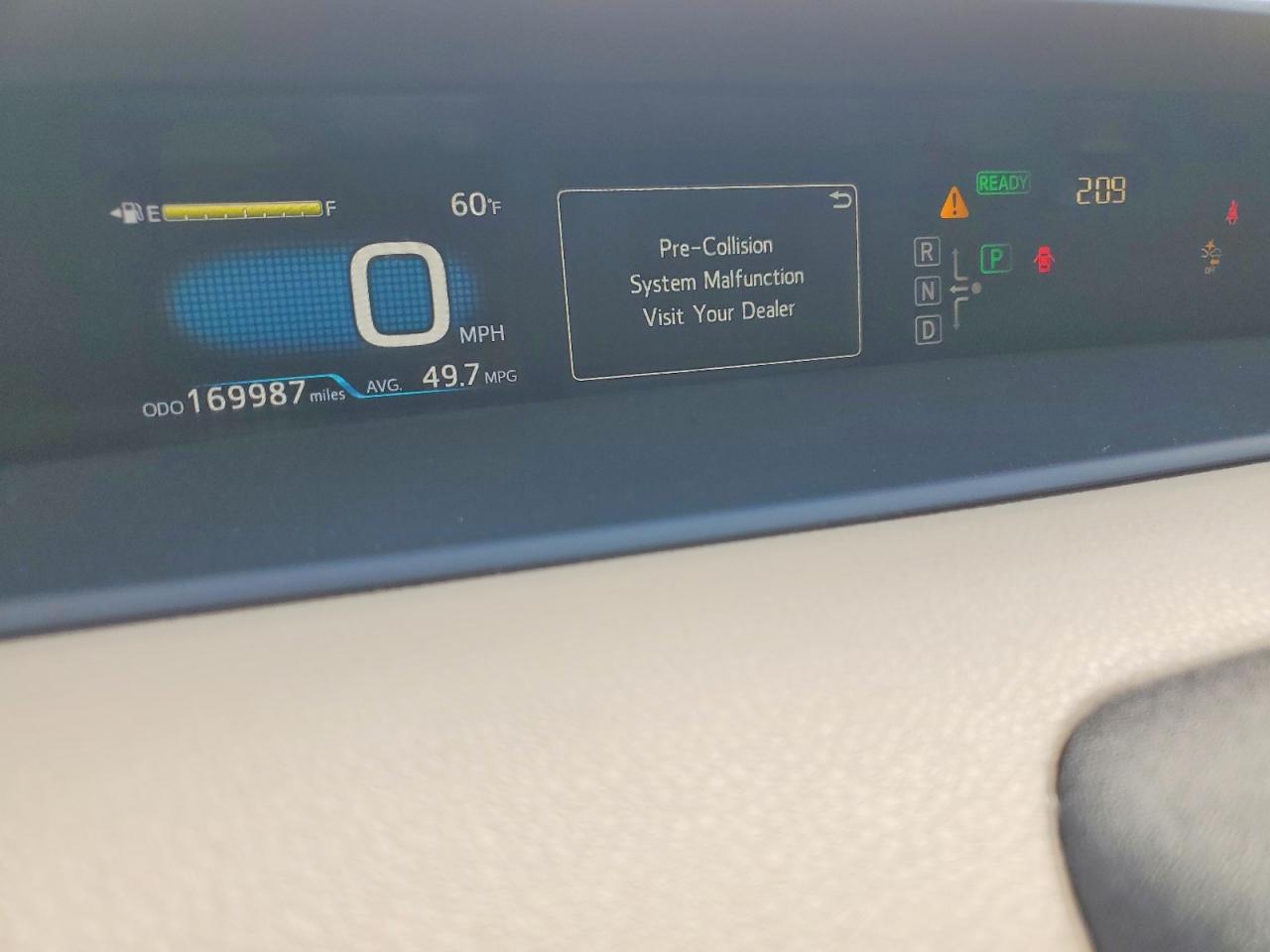 2017 TOYOTA PRIUS photo 9