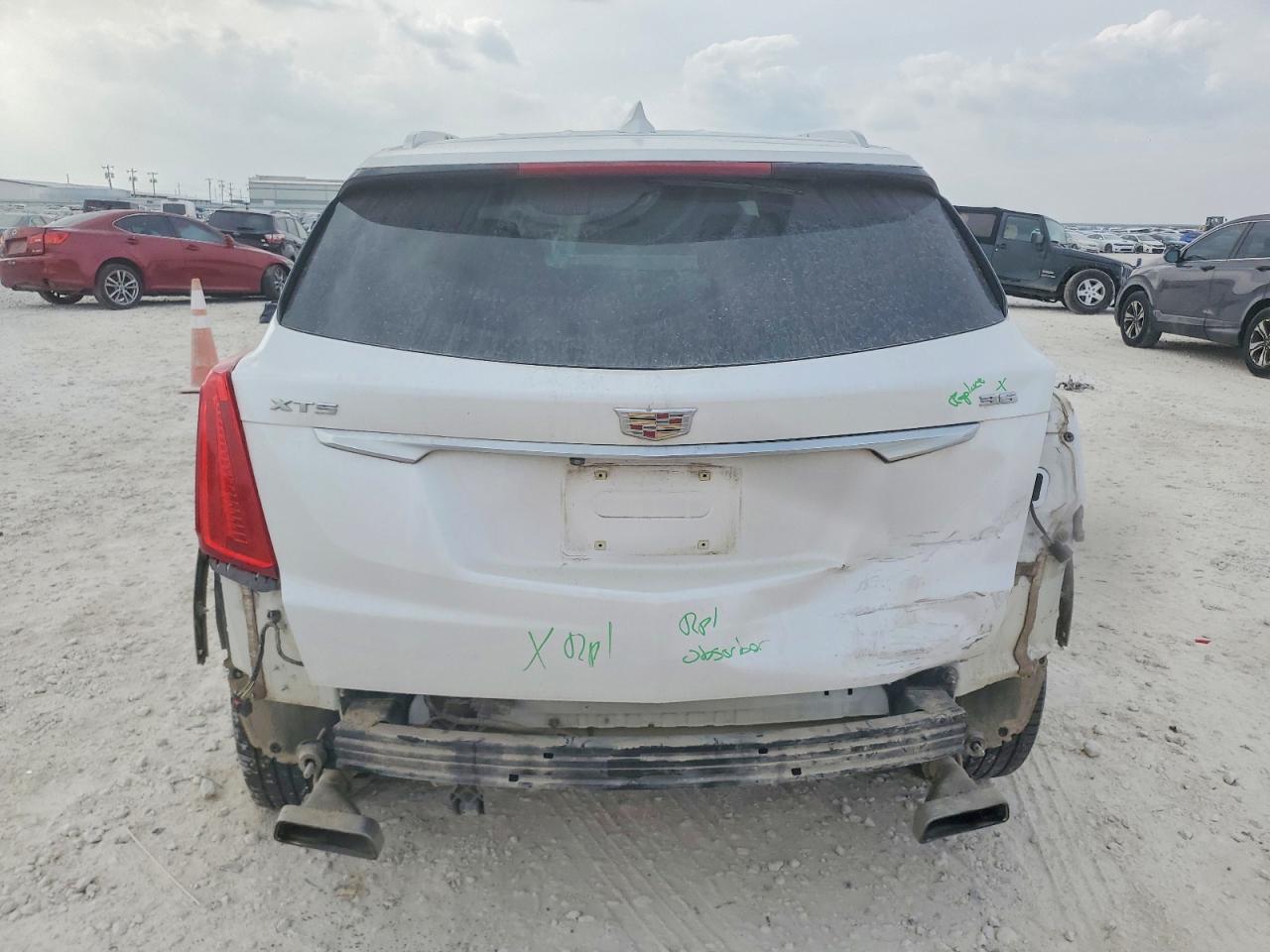 2018 CADILLAC XT5 LUXURY photo 6