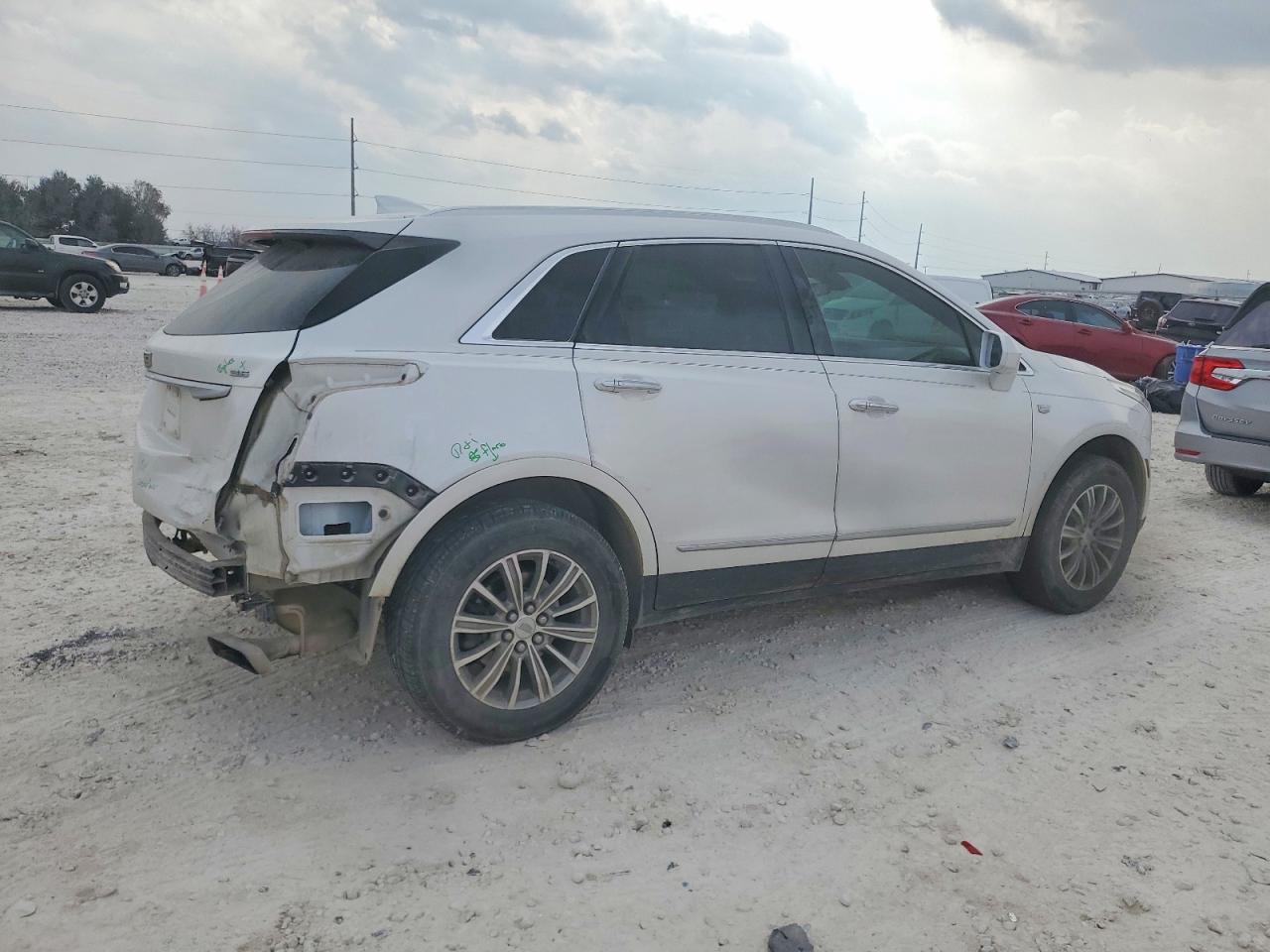 2018 CADILLAC XT5 LUXURY photo 3