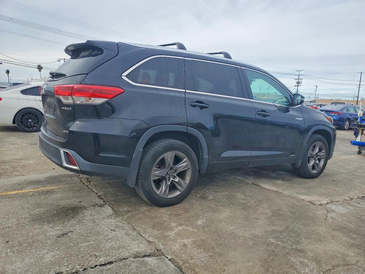 2019 TOYOTA HIGHLANDER HYBRID LIMITED photo 3