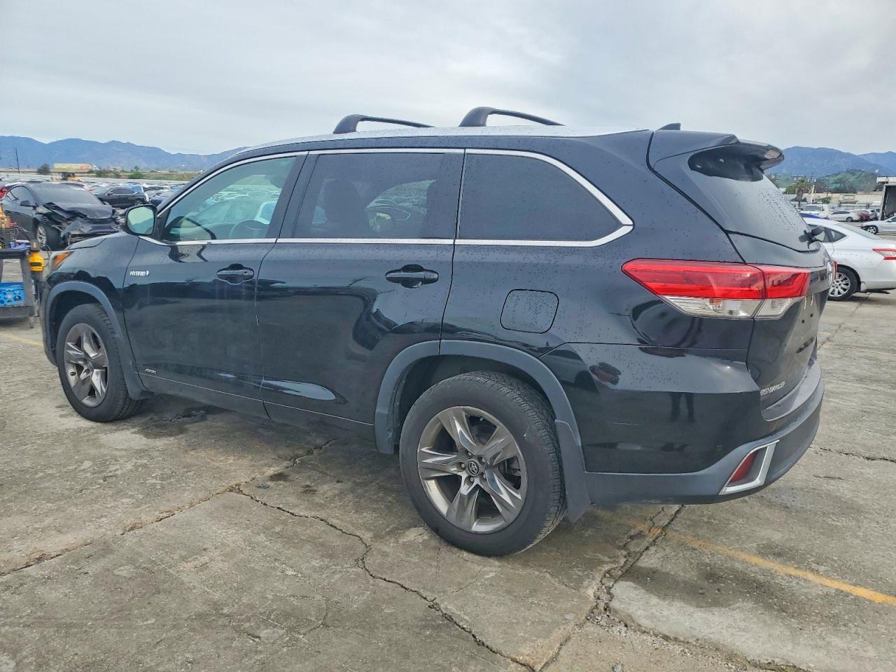 2019 TOYOTA HIGHLANDER HYBRID LIMITED photo 2