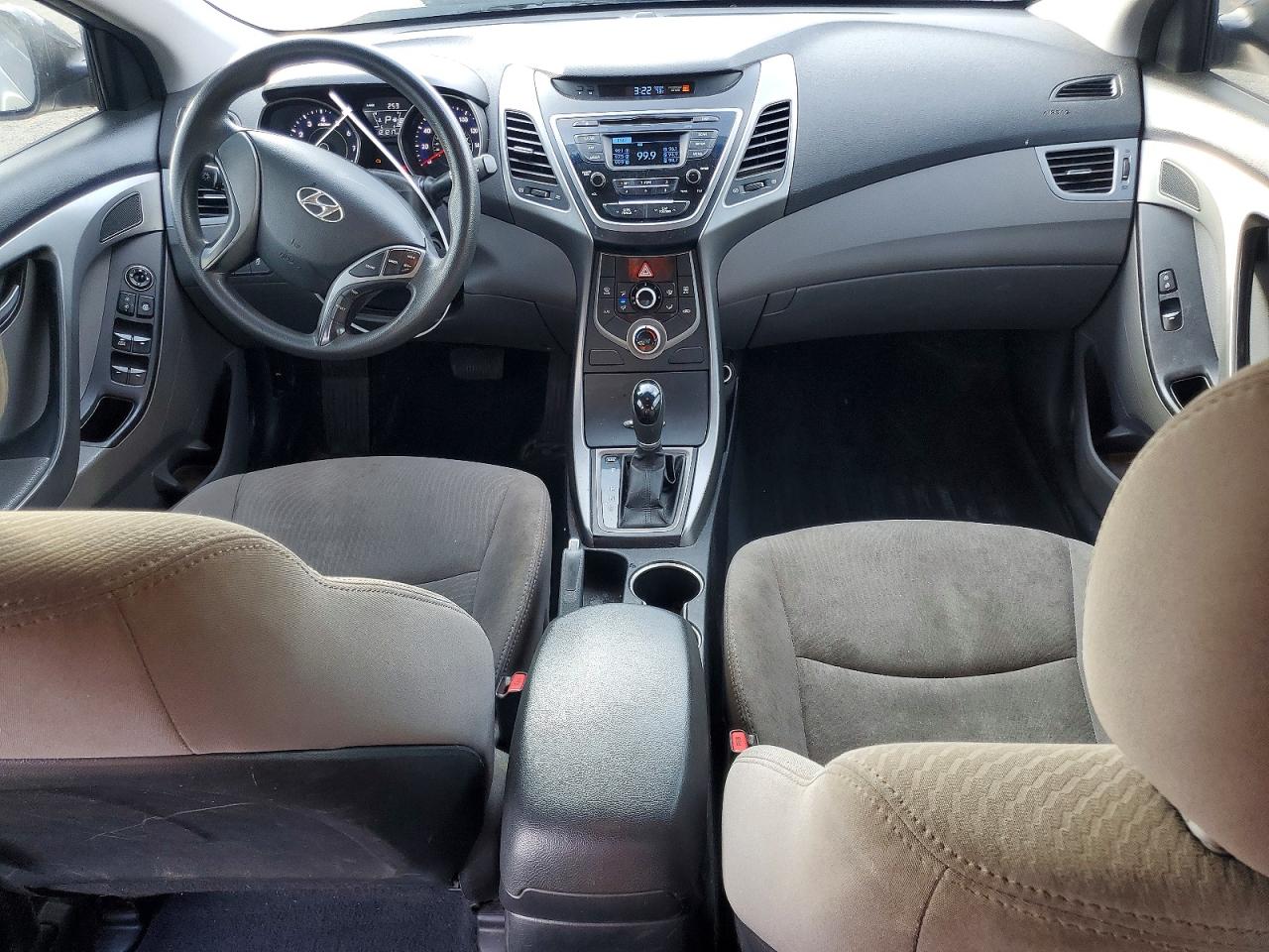 2016 HYUNDAI ELANTRA SE photo 8