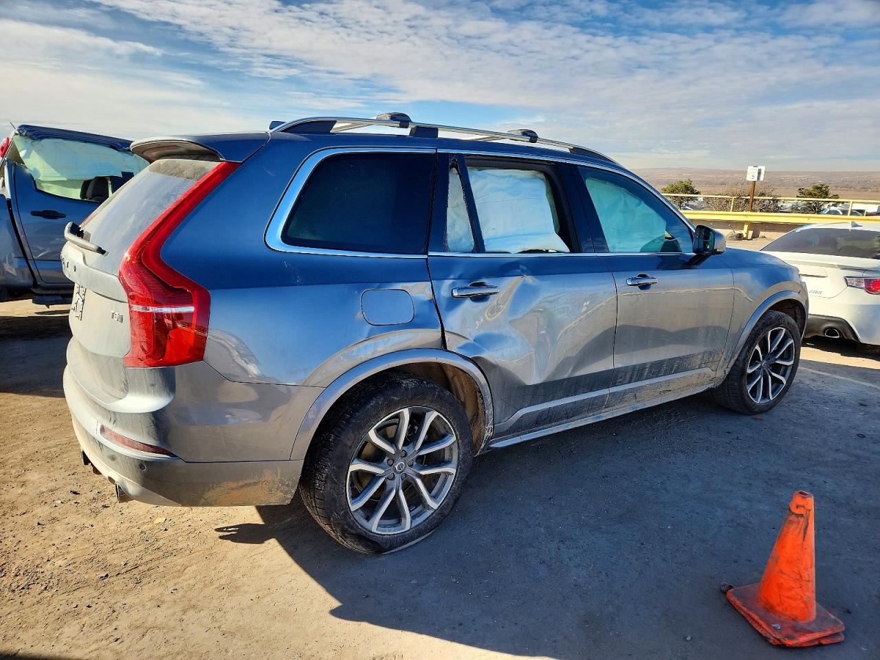 2019 VOLVO XC90 T5 MOMENTUM photo 3