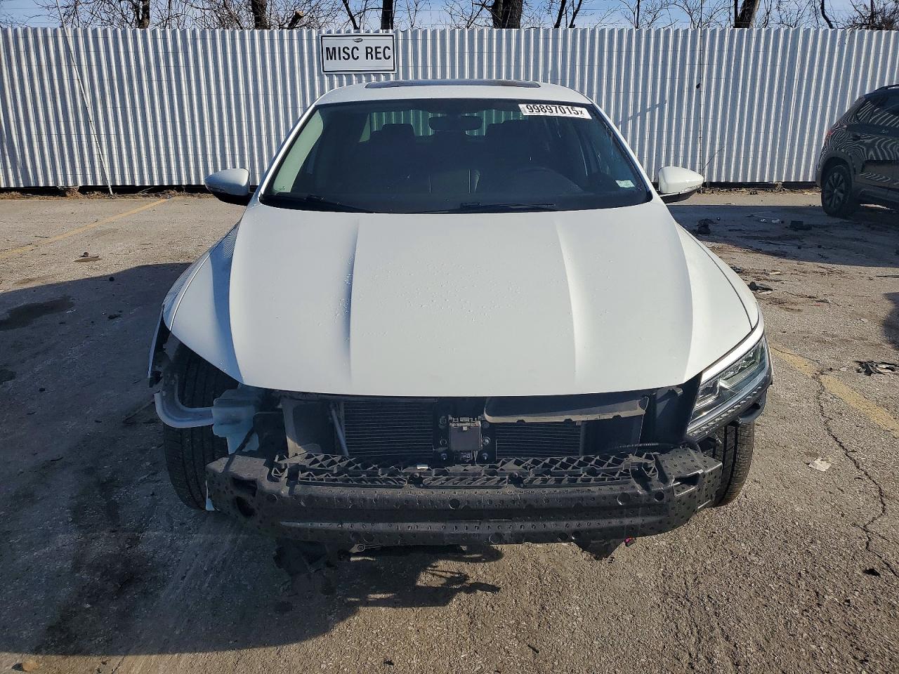 2017 VOLKSWAGEN PASSAT SE photo 5