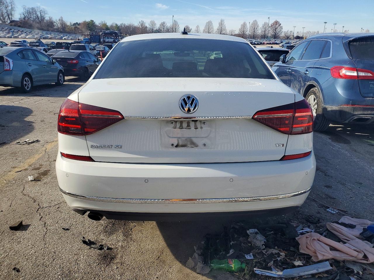 2017 VOLKSWAGEN PASSAT SE photo 6
