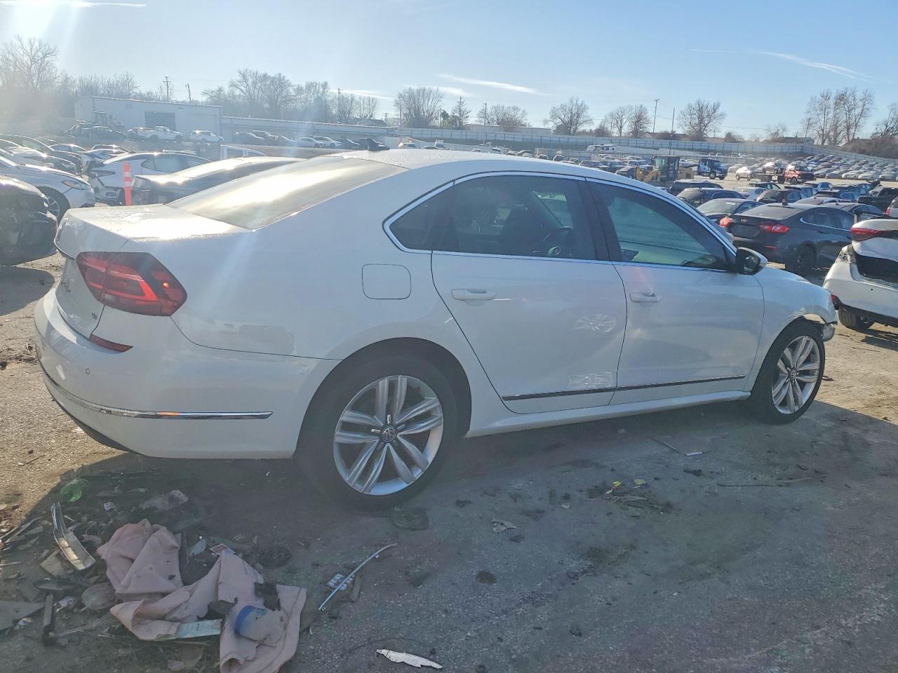 2017 VOLKSWAGEN PASSAT SE photo 3