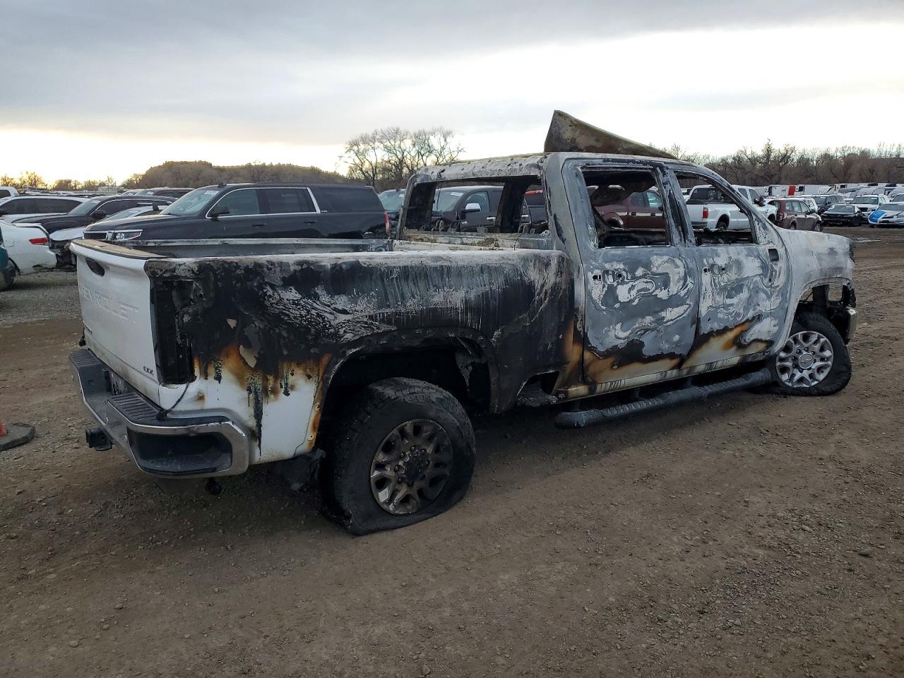 2024 CHEVROLET SILVERADO K2500 HEAVY DUTY LTZ photo 3