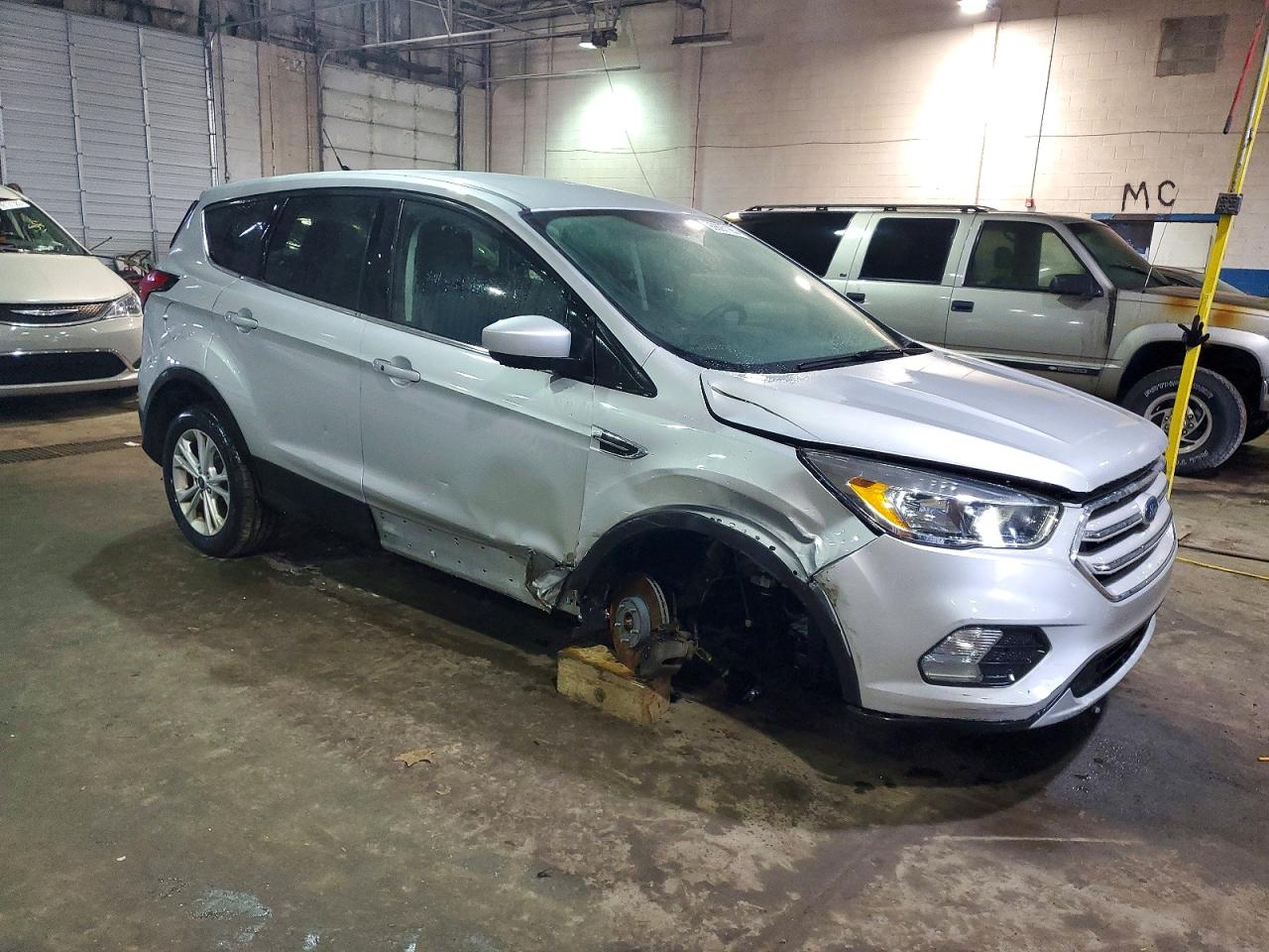 2019 FORD ESCAPE SE photo 4