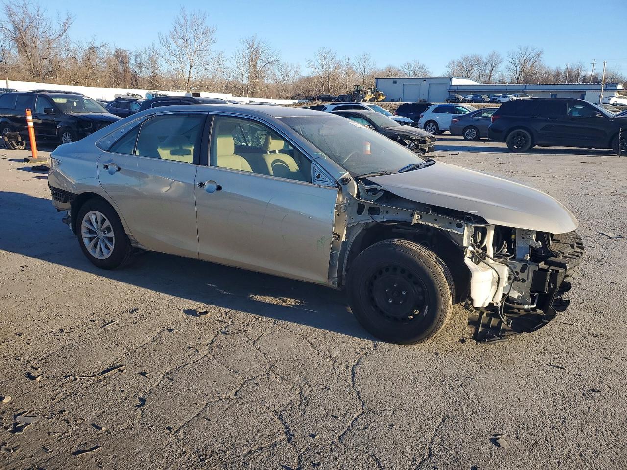 2017 TOYOTA CAMRY LE photo 4