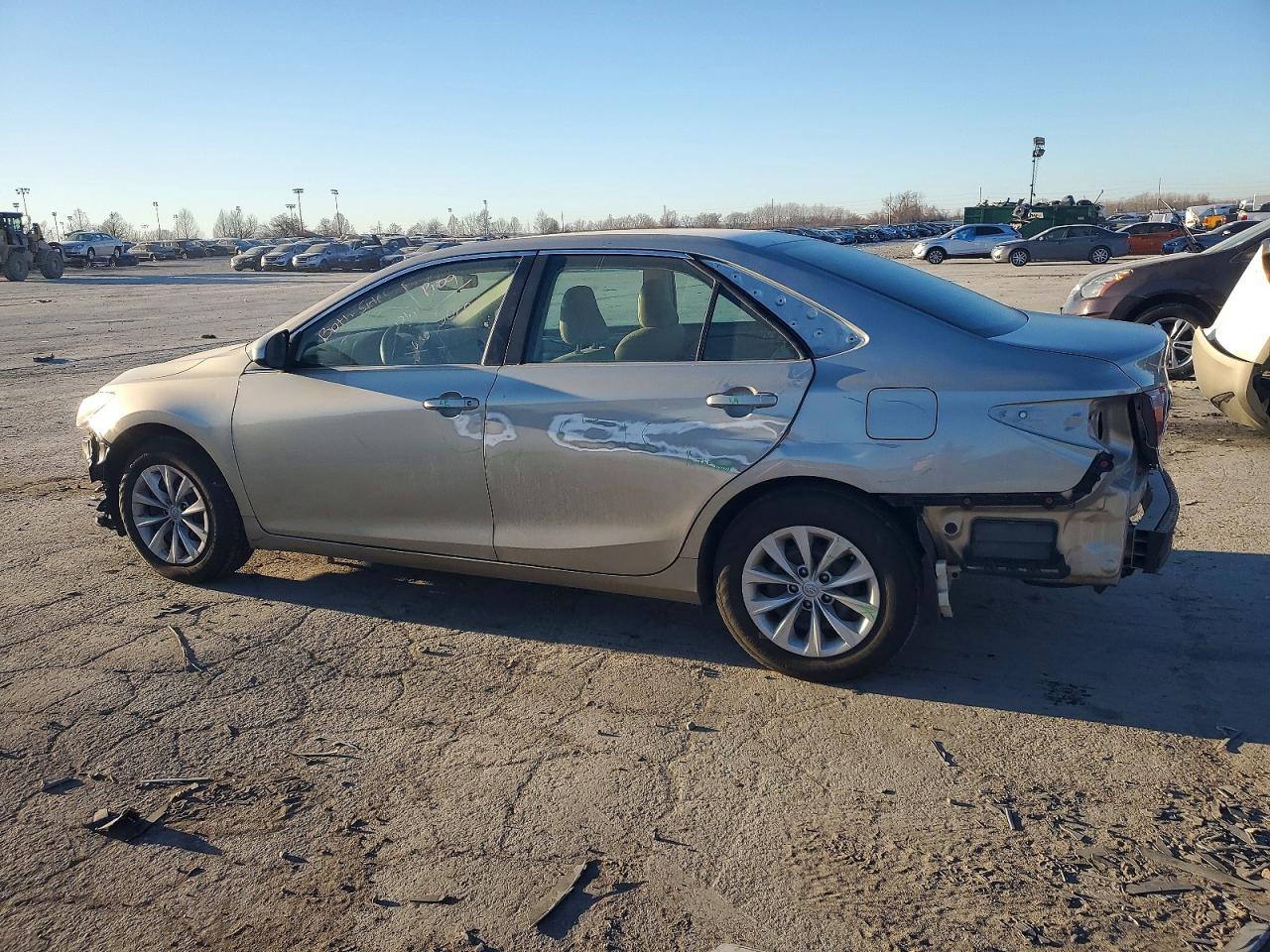 2017 TOYOTA CAMRY LE photo 2