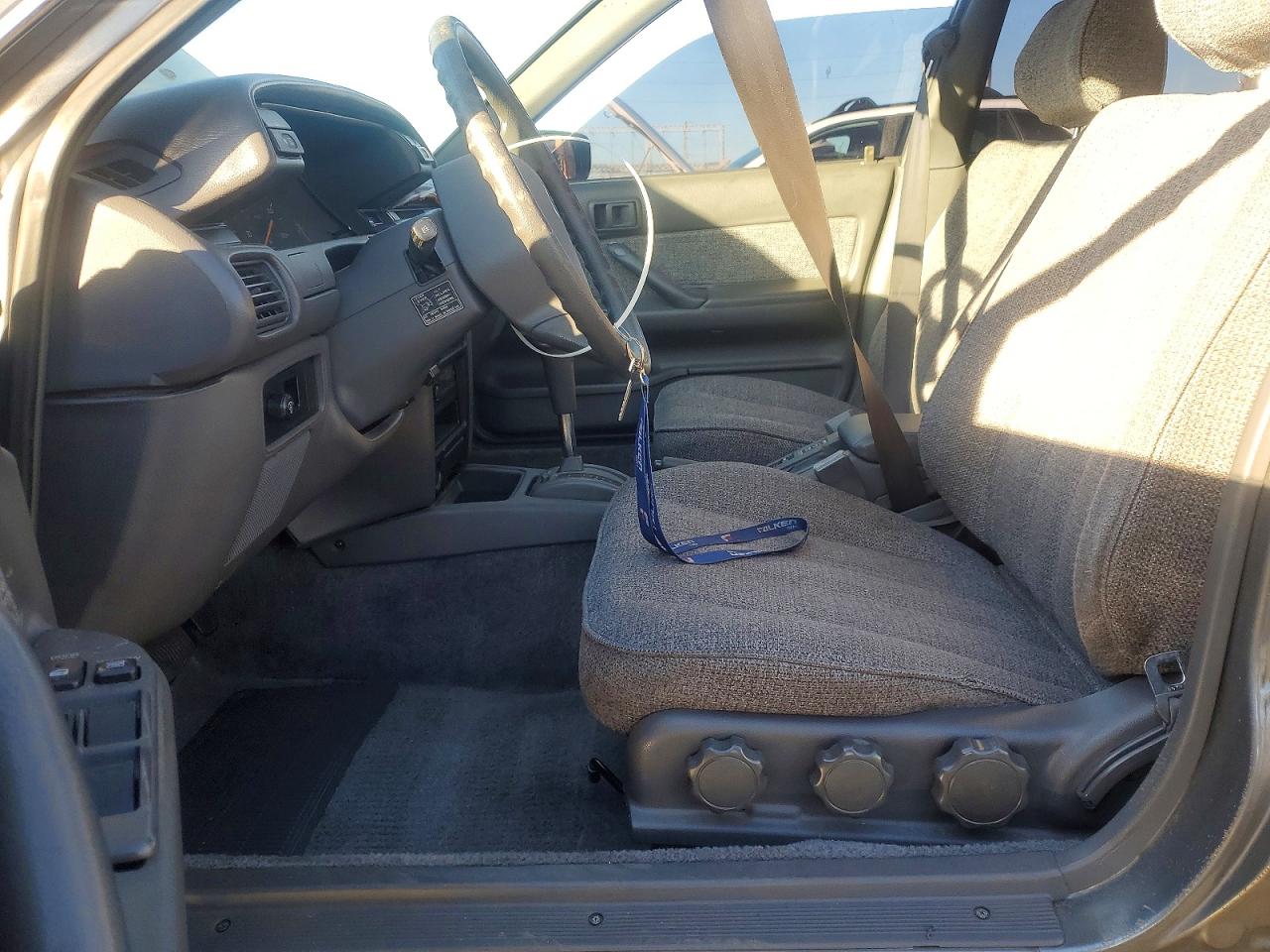 1989 TOYOTA CAMRY DLX photo 7