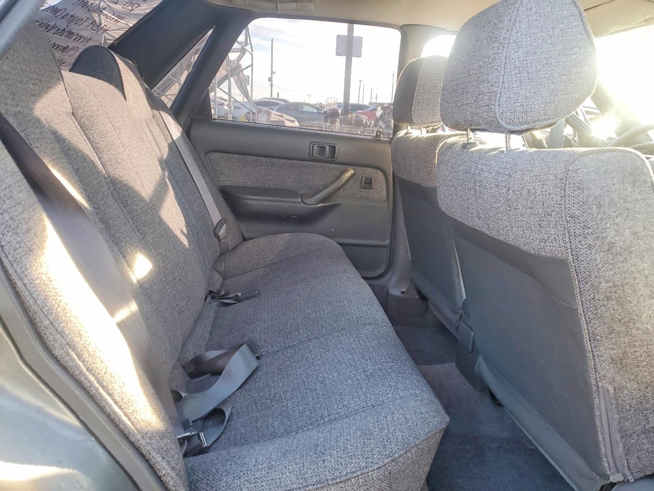 1989 TOYOTA CAMRY DLX photo 10